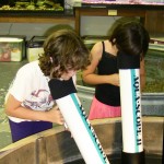 jrNat10_underwaterViewing Image: Girls viewing turtles with underwater scopes