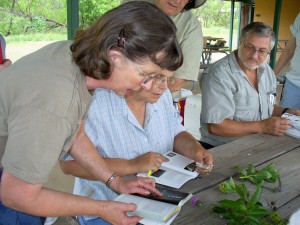 Dian shares her expertise with Paula and JJ.